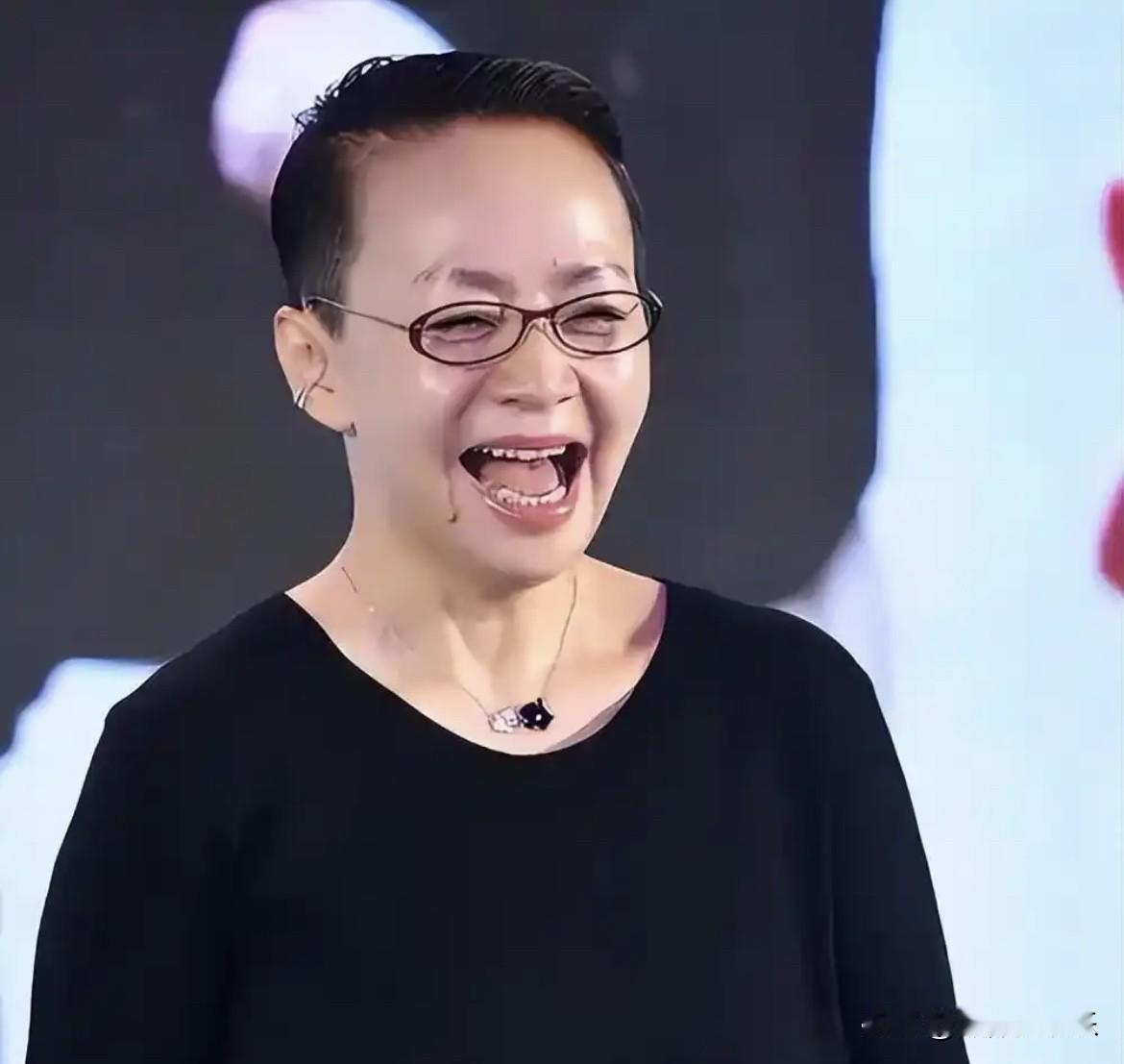 宋丹丹，蔡明，潘长江
三位老一辈喜剧艺术家
用一个个鲜活的小品，陪伴几代人的春节