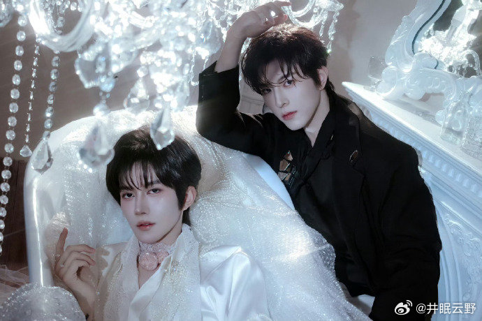 黄星邱鼎杰黑白大片黄星邱鼎杰双人大片 哇塞 黄星邱鼎杰双人大片白月光与黑骑士 