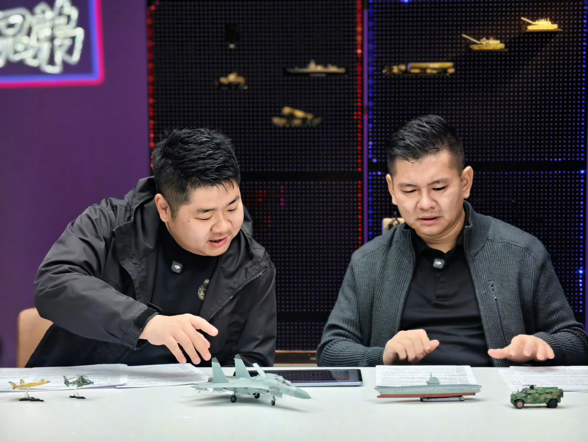 今天拍之世界航母天梯榜，约的10：30拍摄。结果我10：40才醒，糗大了让榜一在