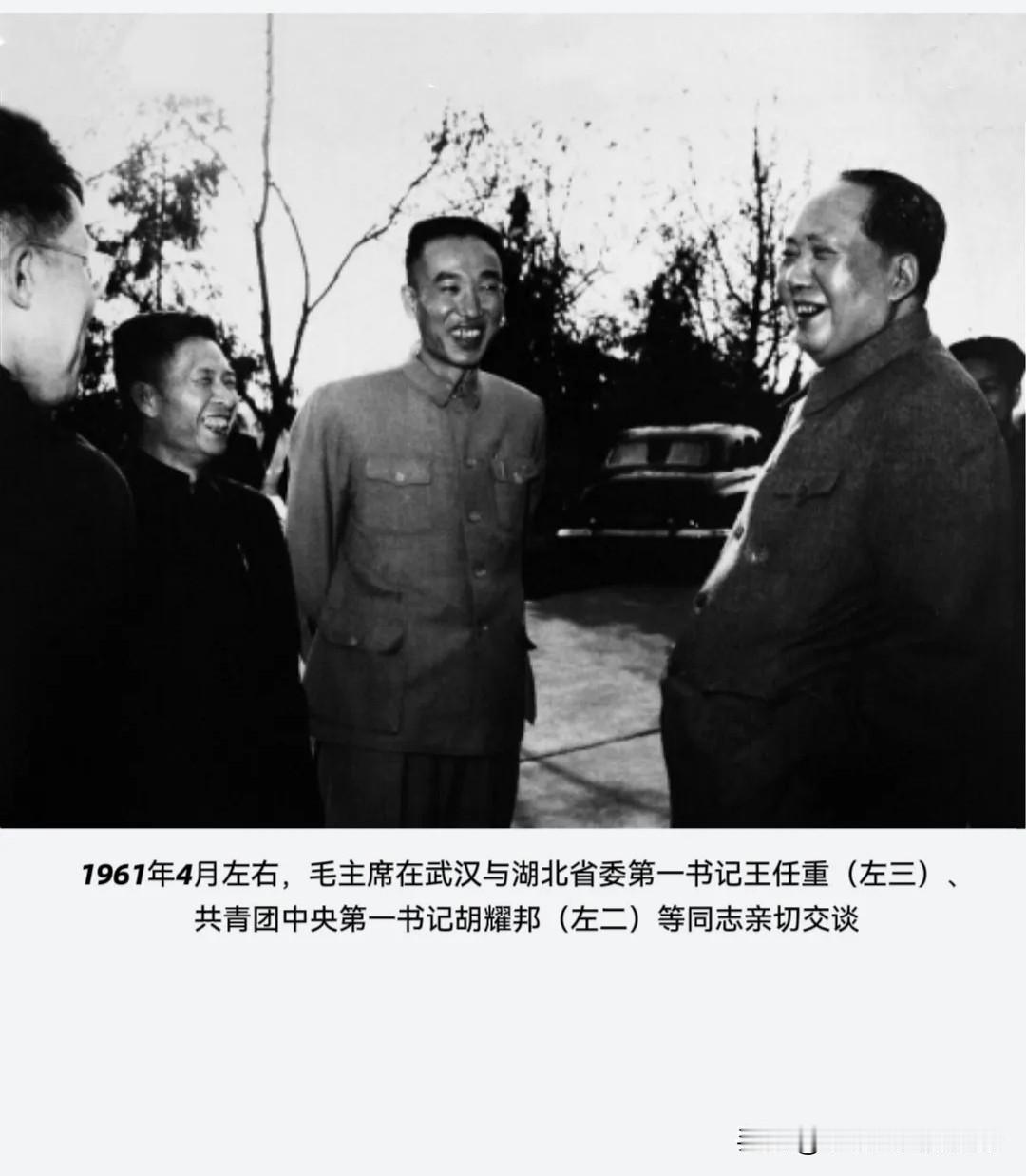 伟大的导师，英明的领袖，毛主席永远是我们心中的红太阳。毛主席永远活在我们心中！[