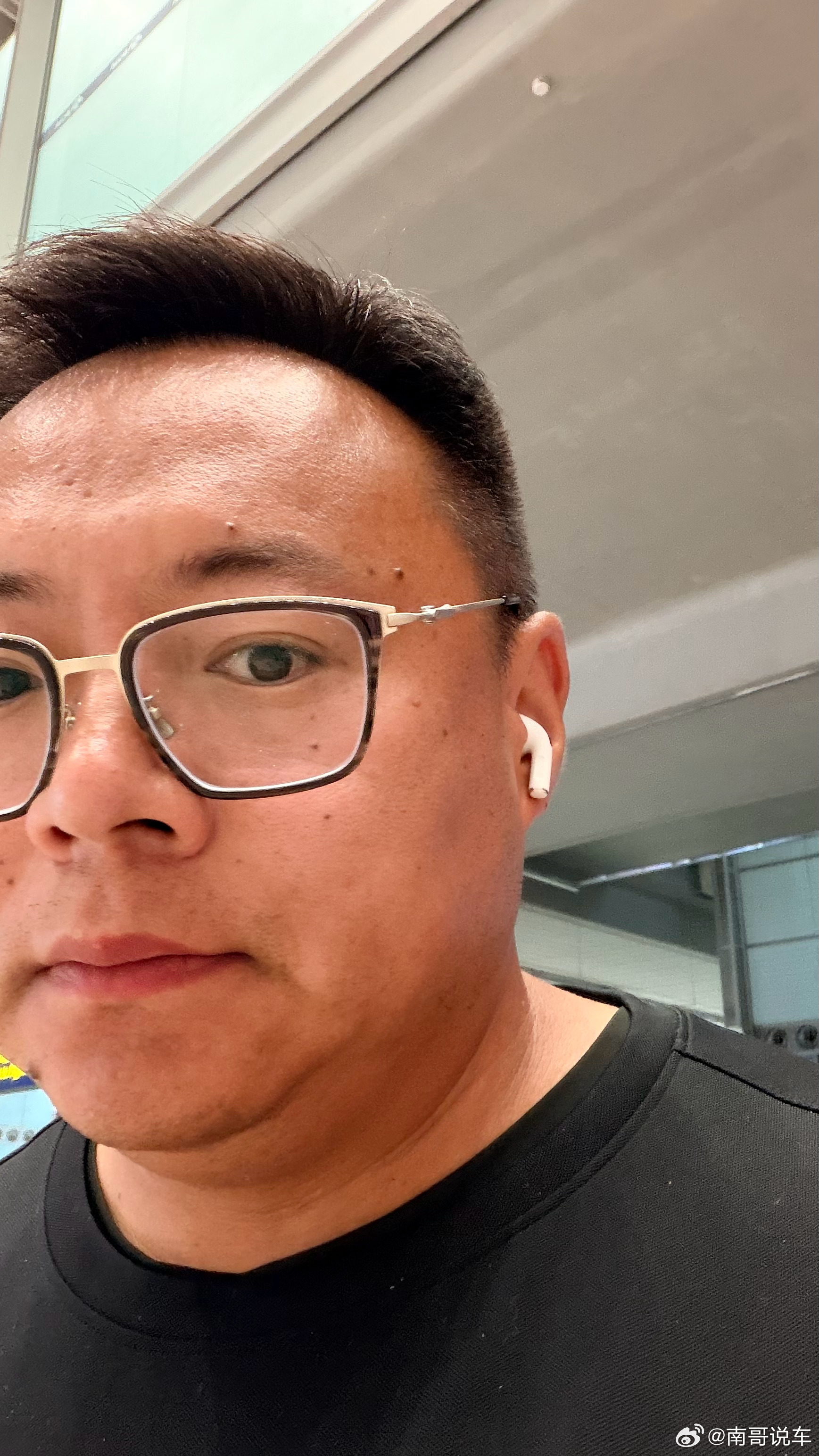 完了下飞机发现 我华为 wbose 耳机还在苹果耳机的盒子落在飞机上了这个能找回