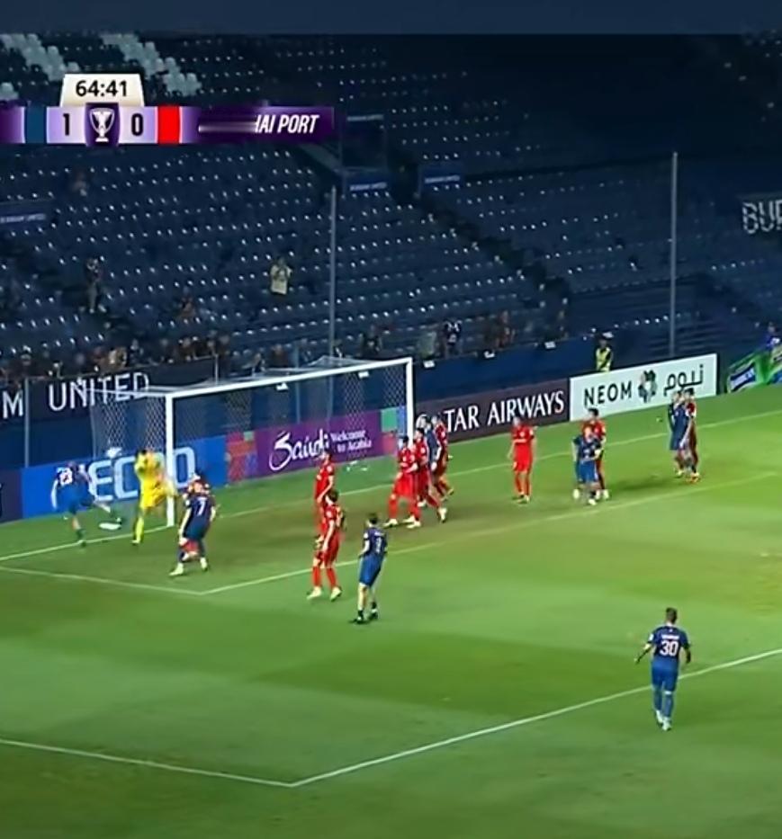 颜骏凌再次重大失误！这样的状态如何比肩自己偶像范德萨呢？我们看到今天海港亚冠第二