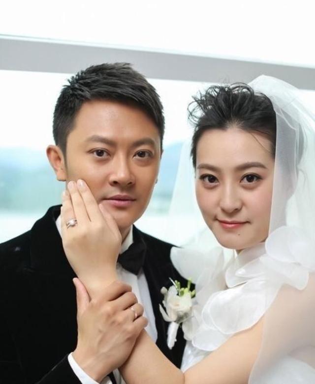 2015年，印小天花了400万元娶的老婆哈琳娜。直到孩子出生后，才发现自己的老婆