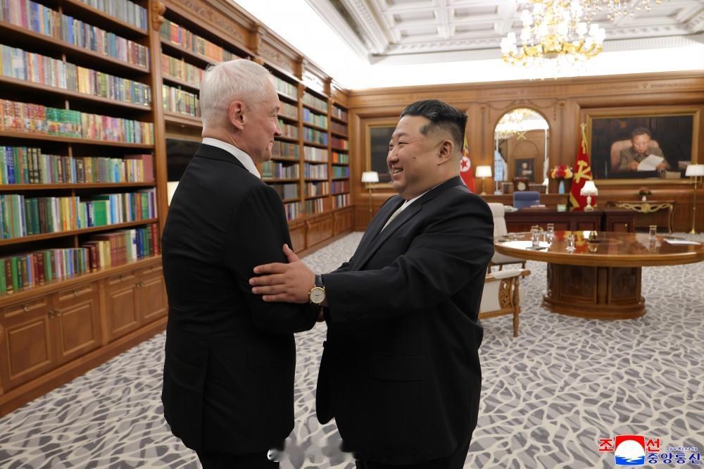 【敬爱的金正恩同志会见俄罗斯联邦国防部长】朝中社平壤４月２７日电　敬爱的金正恩同