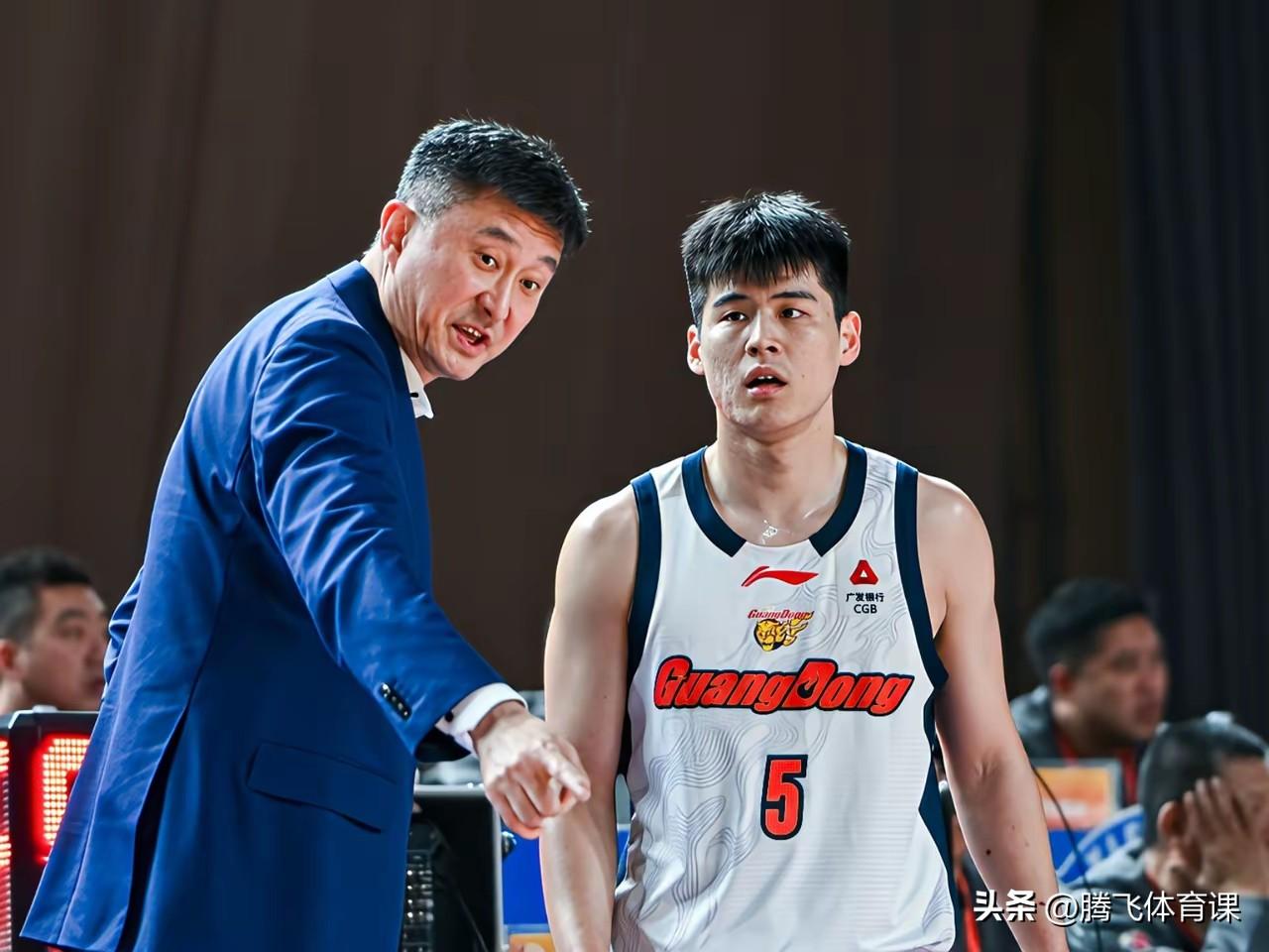 陈家政爆发创个人新赛季得分新高，杜锋:陈家政表现不错。

陈家政作为CBA一年级