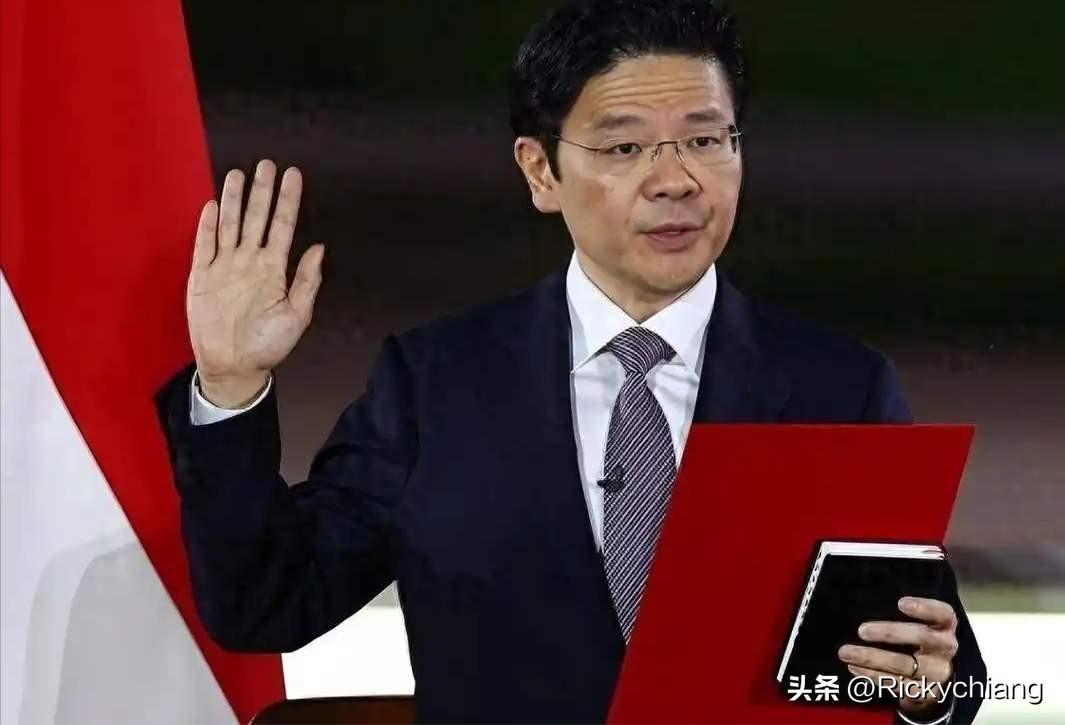新加坡现任总统是尚达曼·谢蒂南姆，印度裔。
外交部长维文·巴拉克里希南，印度裔。