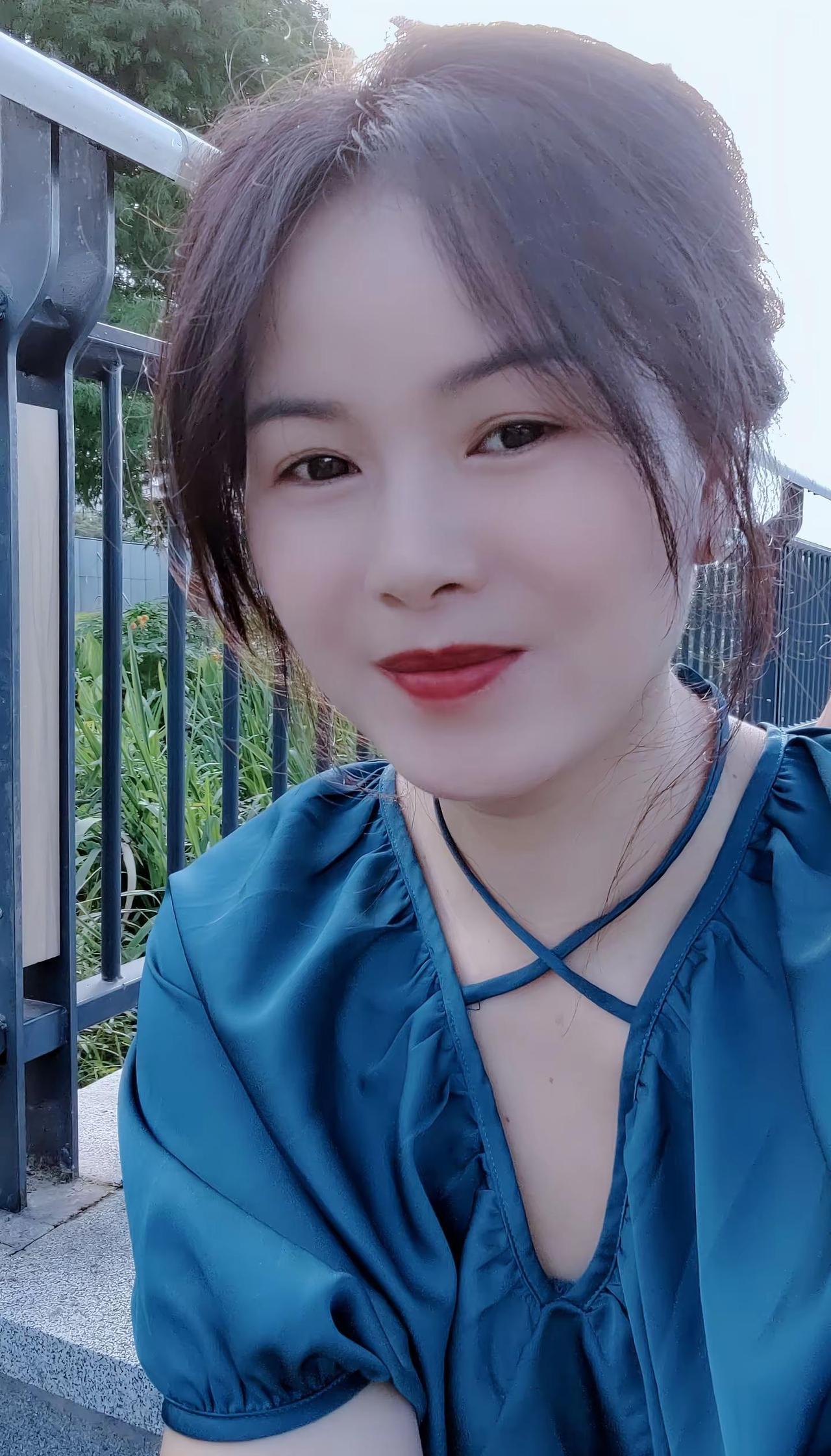 人这一辈子什么都不重要，一切都是身外之物。只要健康，家人平安，这就是幸福，要学会