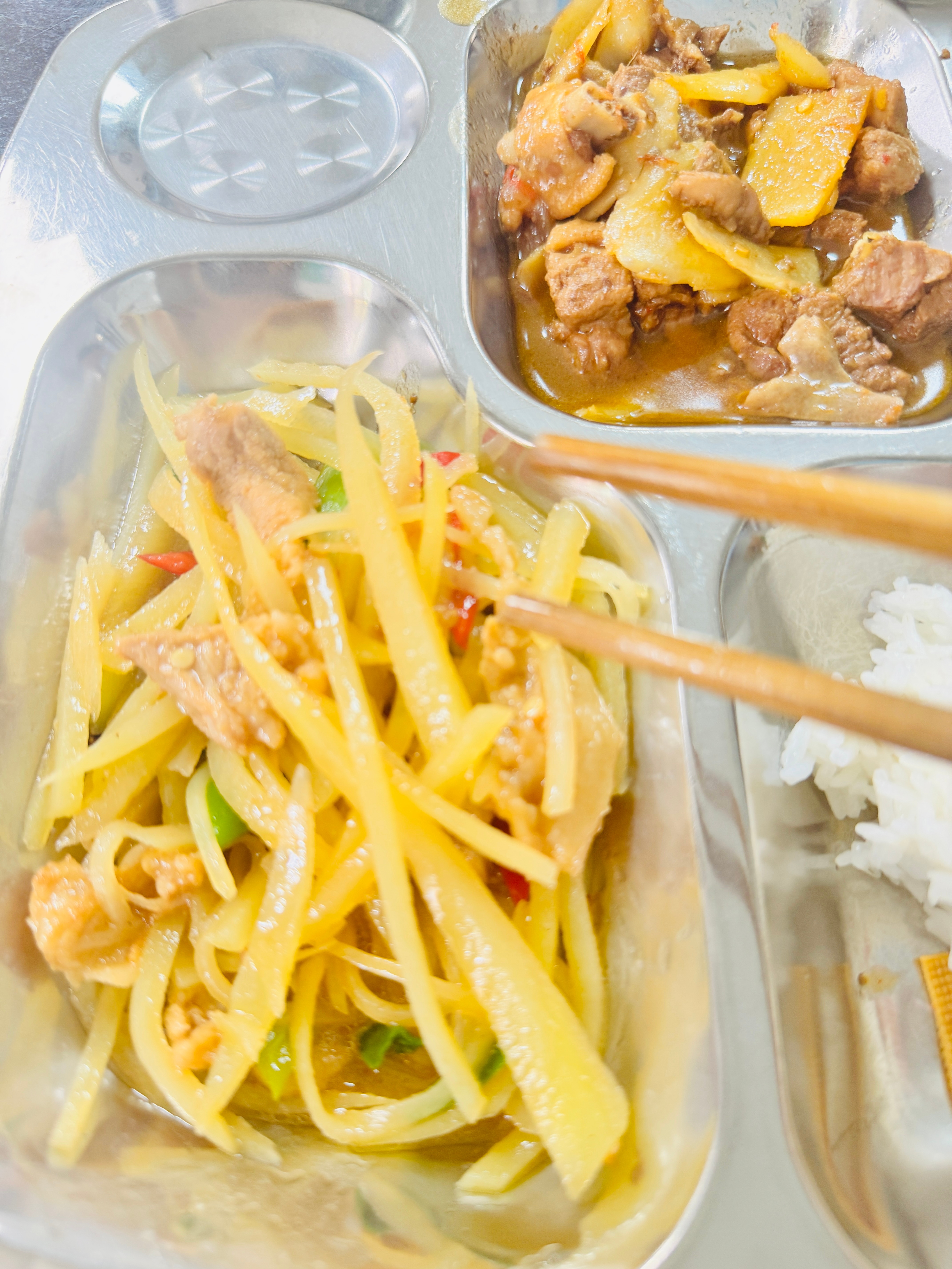 今日份午餐，爆炒土豆丝 