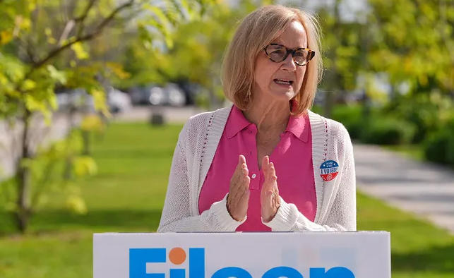 【#迈阿密迎来近30年首位民主党市长#】当地时间12月9日，美国迈阿密市共和党候