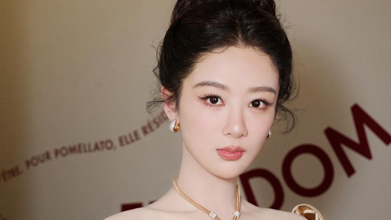 你知道吗？杨紫在巴黎宝曼兰朵高级珠宝展上的那套惊艳出圈的露额盘发，幕后功臣正是发
