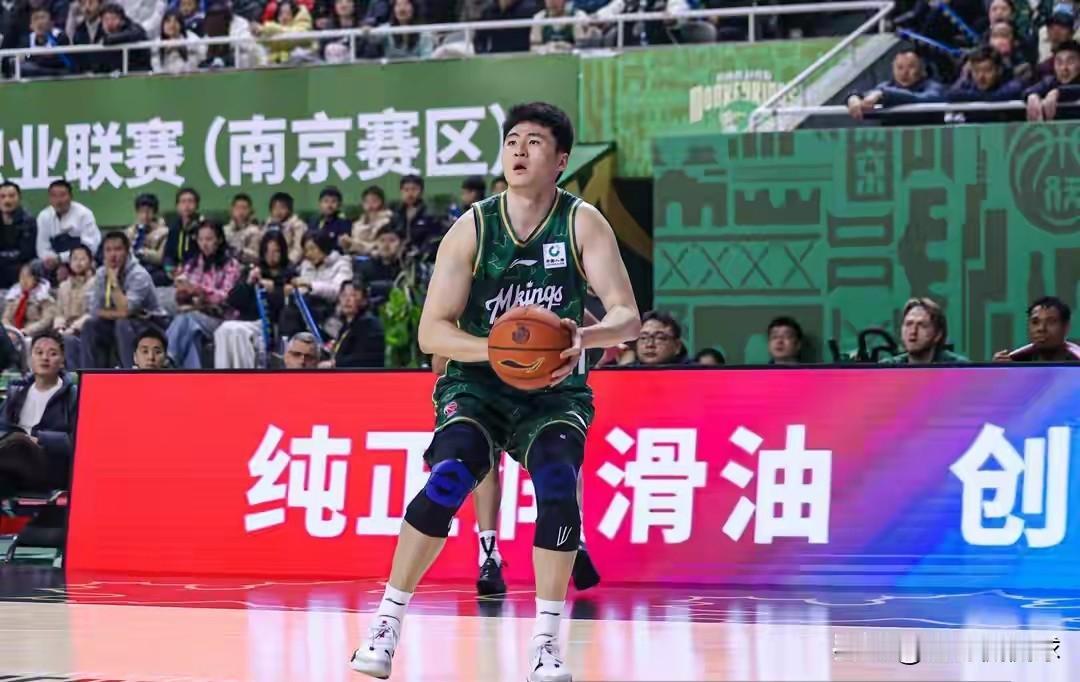 南京同曦男篮真是太不尊重人了！今天据国内媒体人透露，同曦男篮为赵柏清开出了一份税