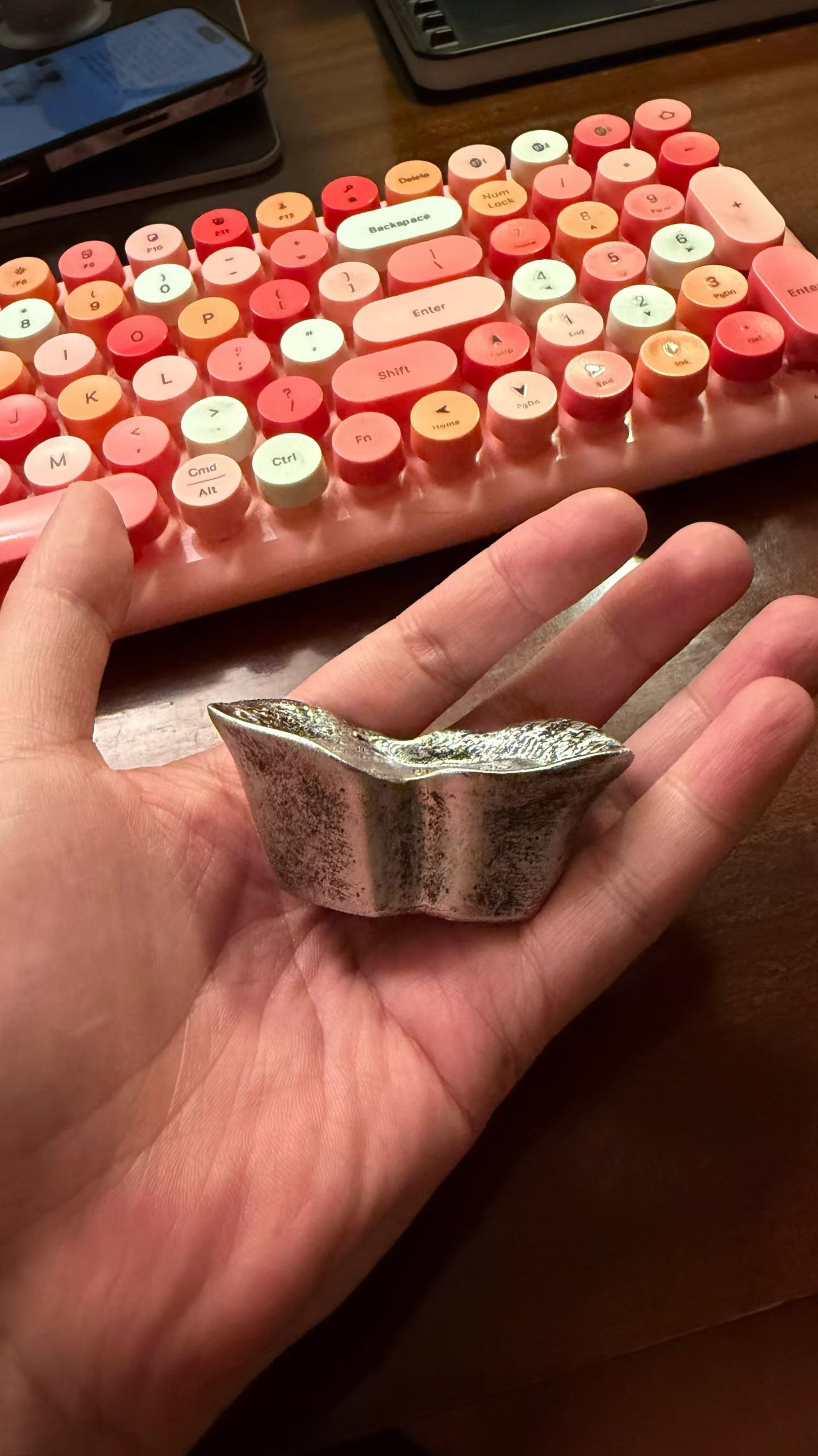 给你们看看江口沉银博物馆送的伴手礼，好乖啊，全是钱
