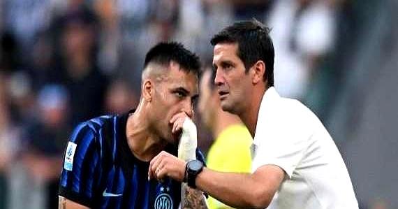 劳塔罗最近两场都因为踢得没冲击力被换，这次打马竞被换下后，坐替补席不光摇头，还摔