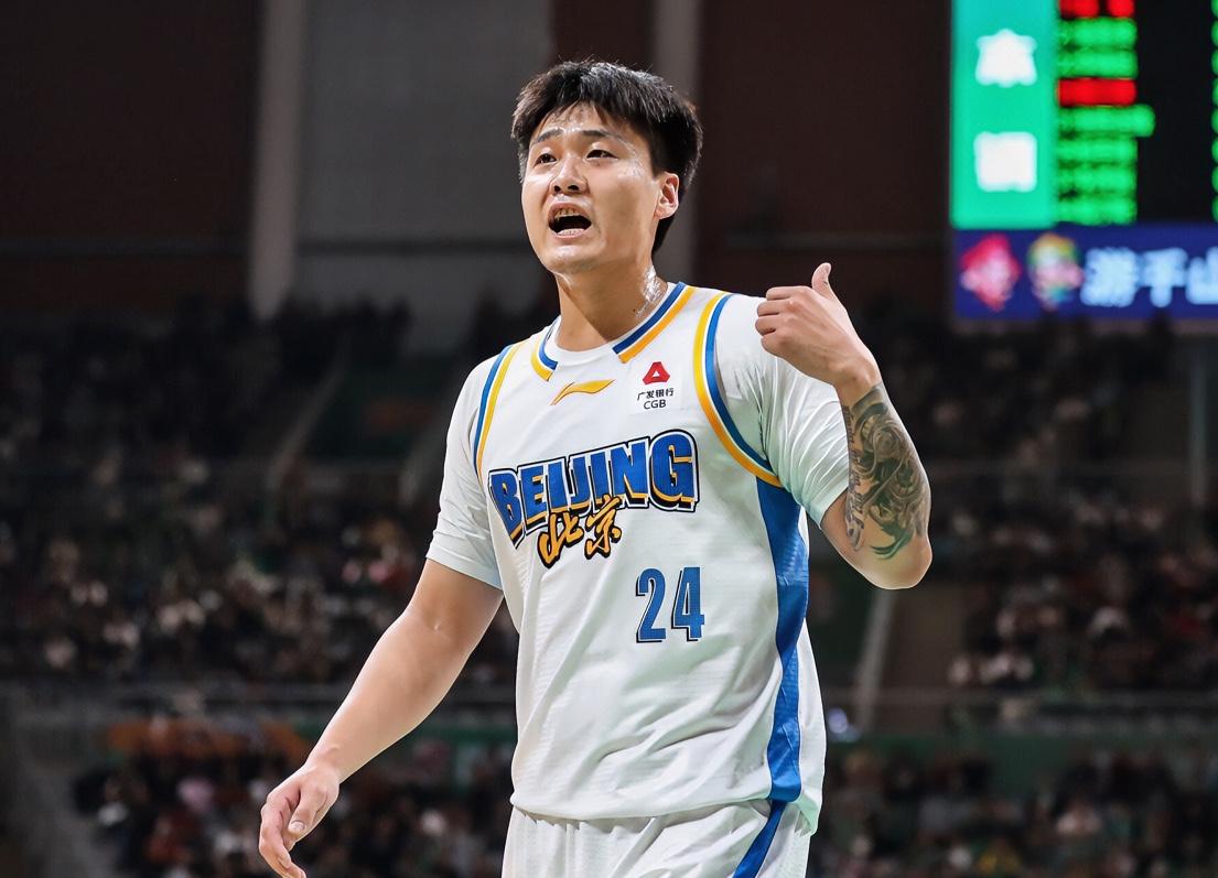 陈盈骏：睿哥，要是杰曼保持着现在的状态你觉得北京这赛季能夺冠吗？
赵睿：要是周琦