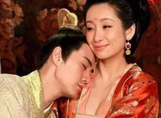 汉武帝的乳母犯错，汉武帝下令斩了她，她就托人请东方朔出招。东方朔道：“若是真想活