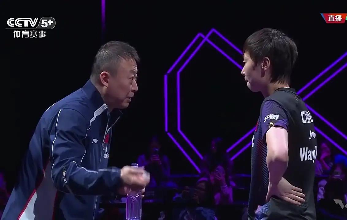 WTT重庆冠军赛女单首轮，王曼昱爆冷0-3不敌日本选手大藤沙月，止步32强。三局