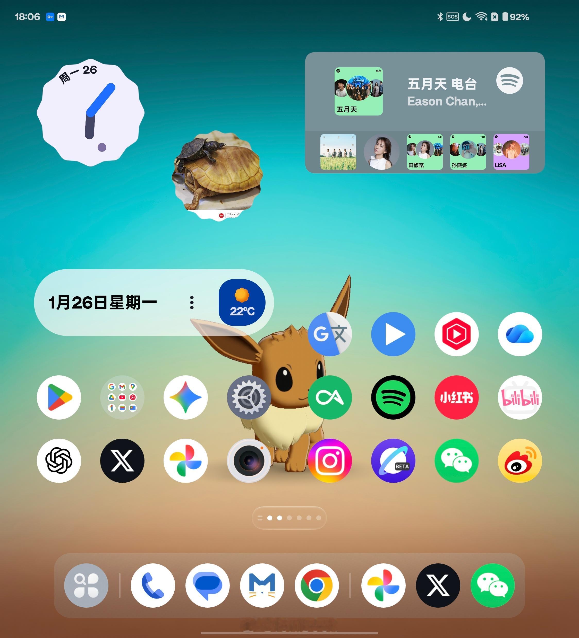 嗯，OPPO Find N5很轻，很薄，不展开完全可以当直板机，不论内屏还是外屏