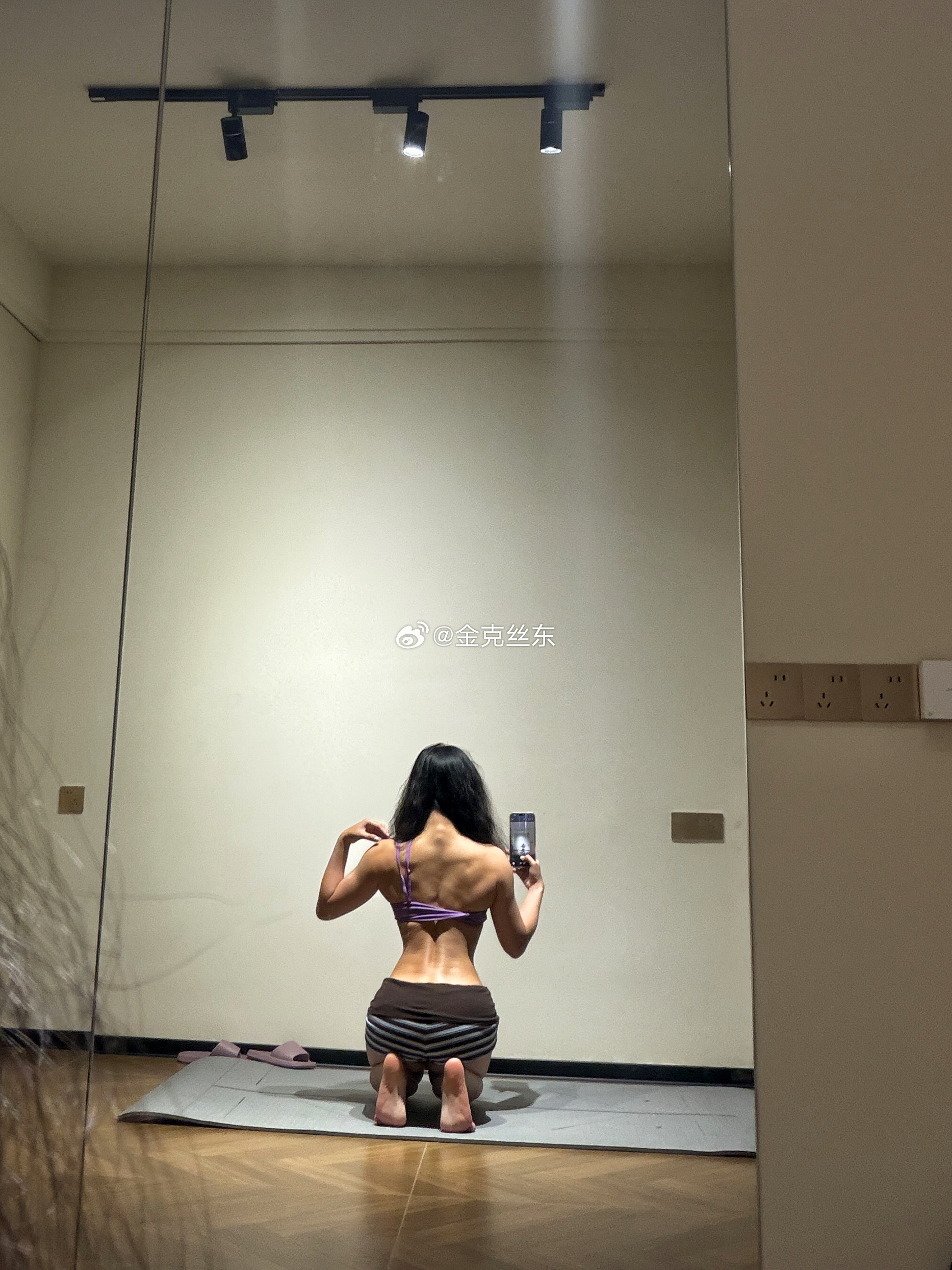 慕强女的结局，是成为强者本身 ​​​