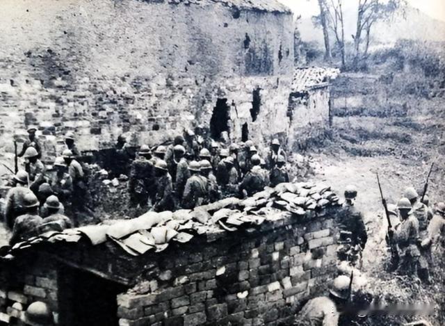 1939年，八路军营长缴获一件日军大衣，觉得材质不错，便送给杨成武。谁料，杨成武