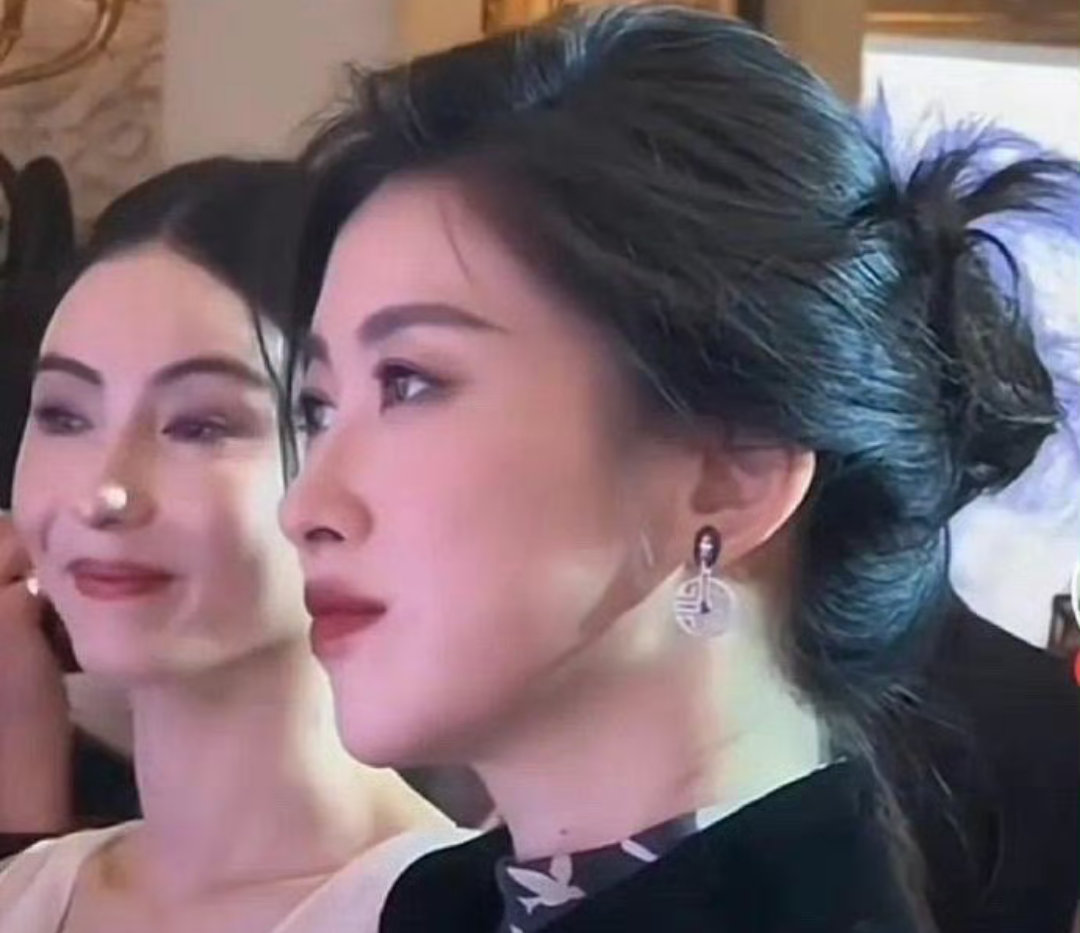 我居然替张柏芝感到难过，这么美的人，骨子里却是不安的没有信心的 ​ ​​​