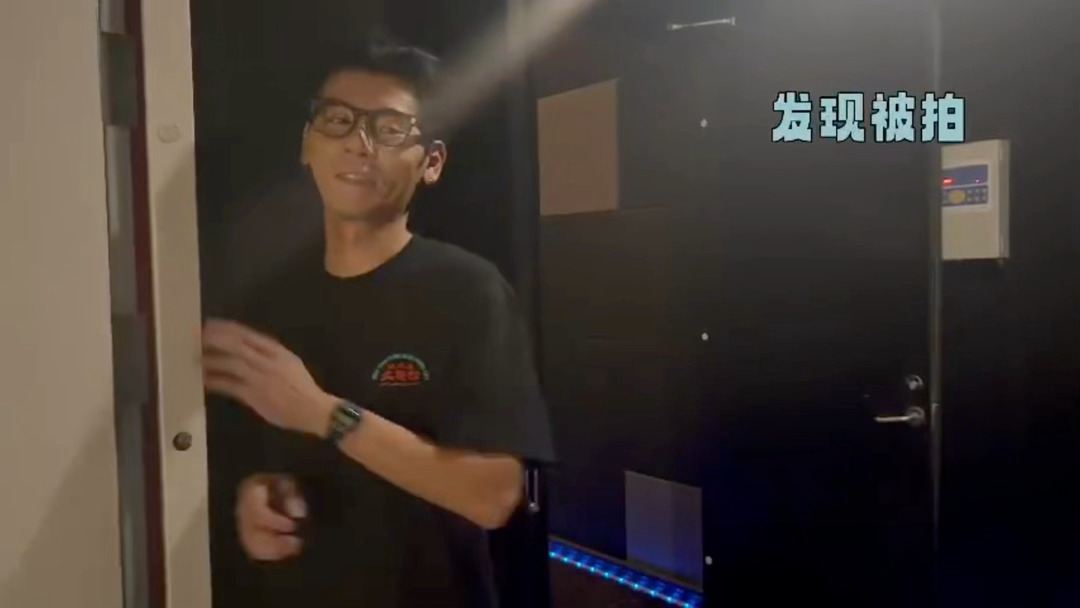 蒋奇明龙餐馆路演vlog这支路演vlog满满的烟火气，镜头记录下蒋奇明奔波于各个