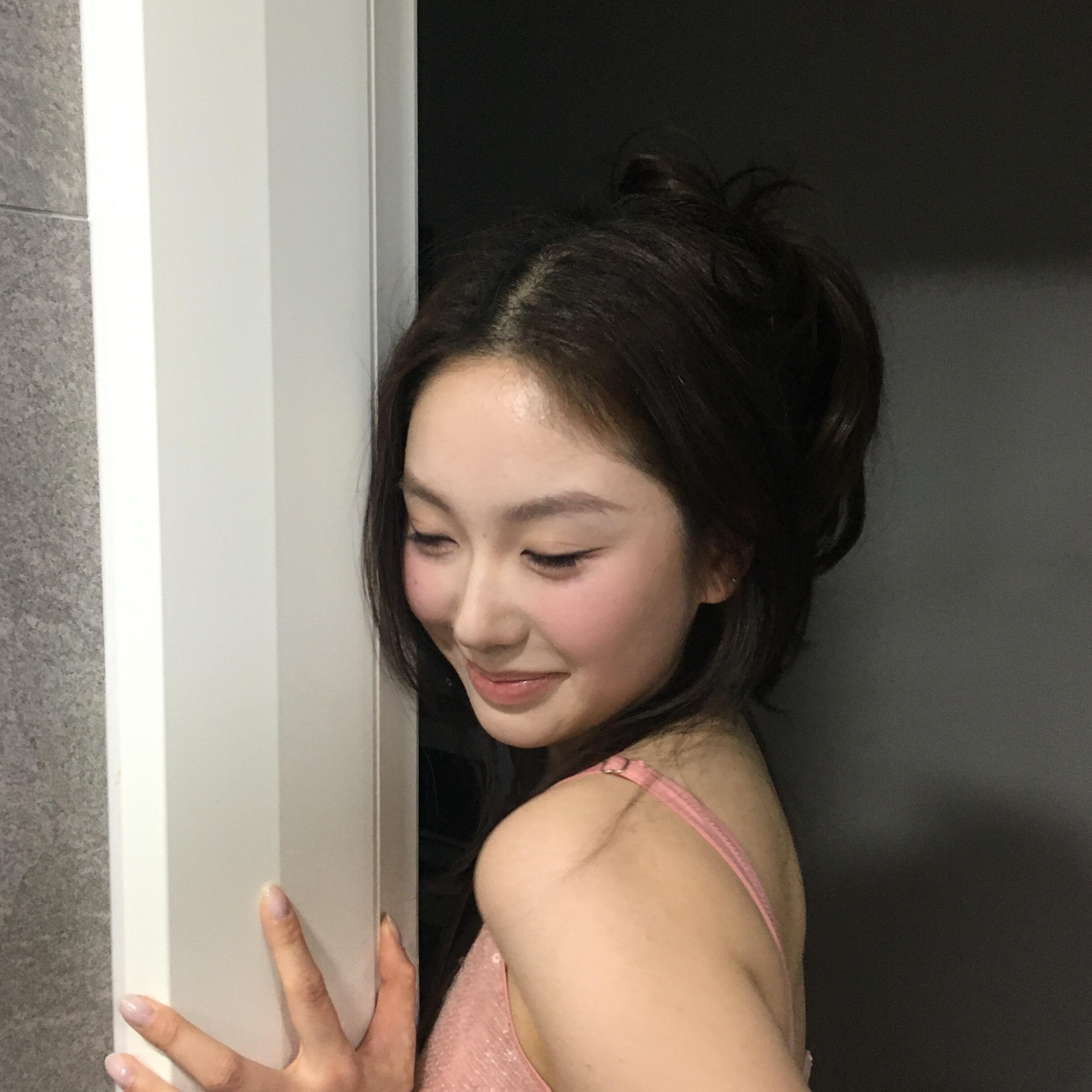 “还好 这世界到处都是充电站” 