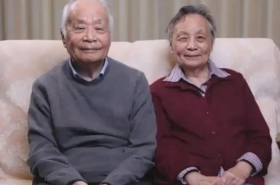 何祚庥老院士忧深思远。近段时间，何祚庥老院士对经济的发展甚是关心，可以看出，何老