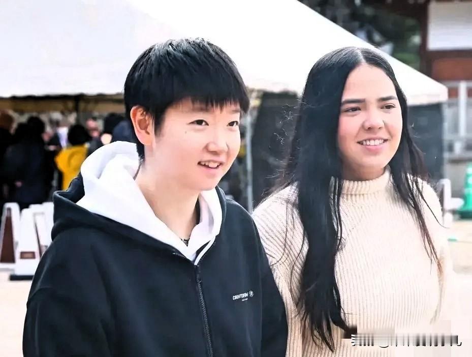 莎莎与迪亚兹是好闺蜜，在莎莎打进八强后，两人将要在赛场上相遇。

莎莎表示：“当