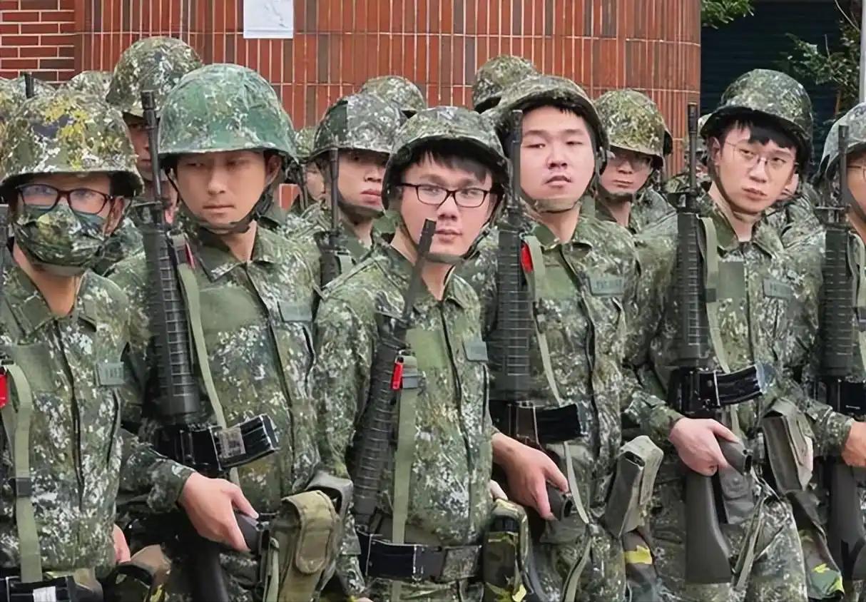 台湾自己起内讧了？台湾士兵突然发出来灵魂拷问：“两岸一旦开战，台湾地区失败后，阵