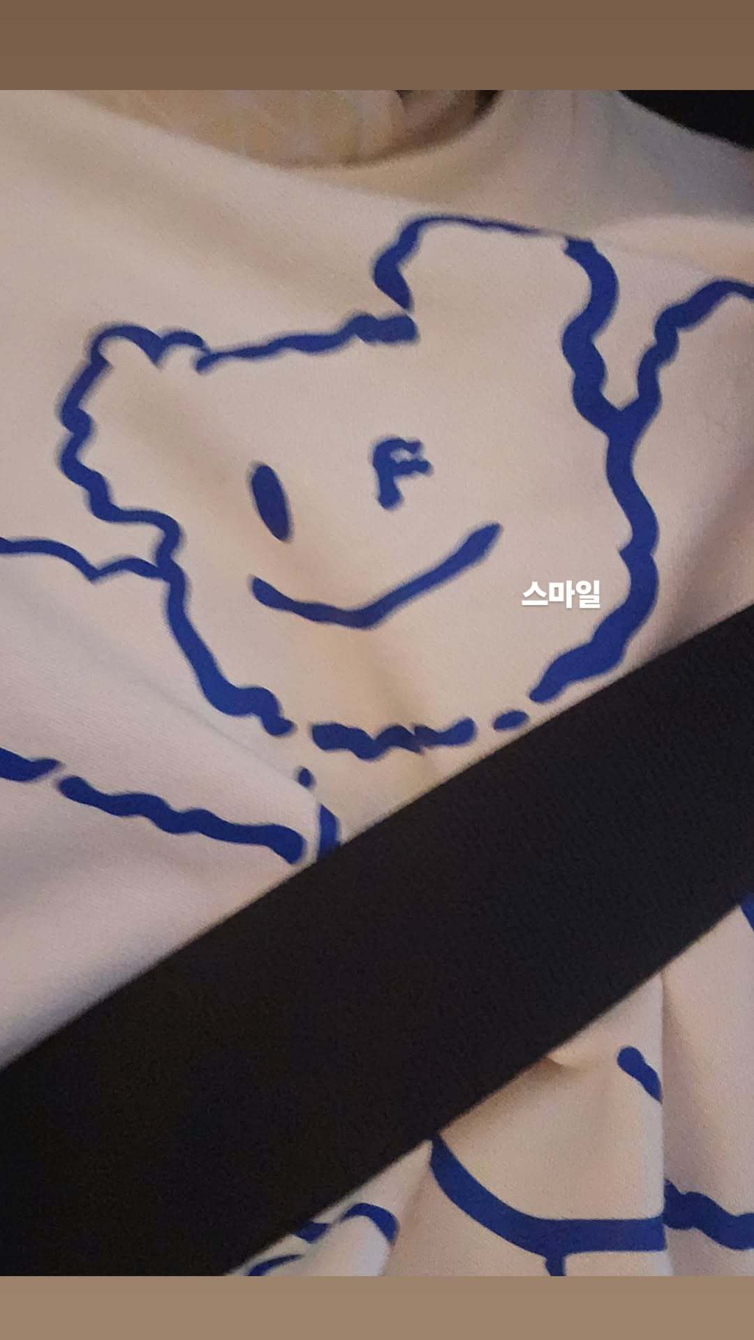 “CB百蓝_。251231金厉旭 ins story更新：Smile 