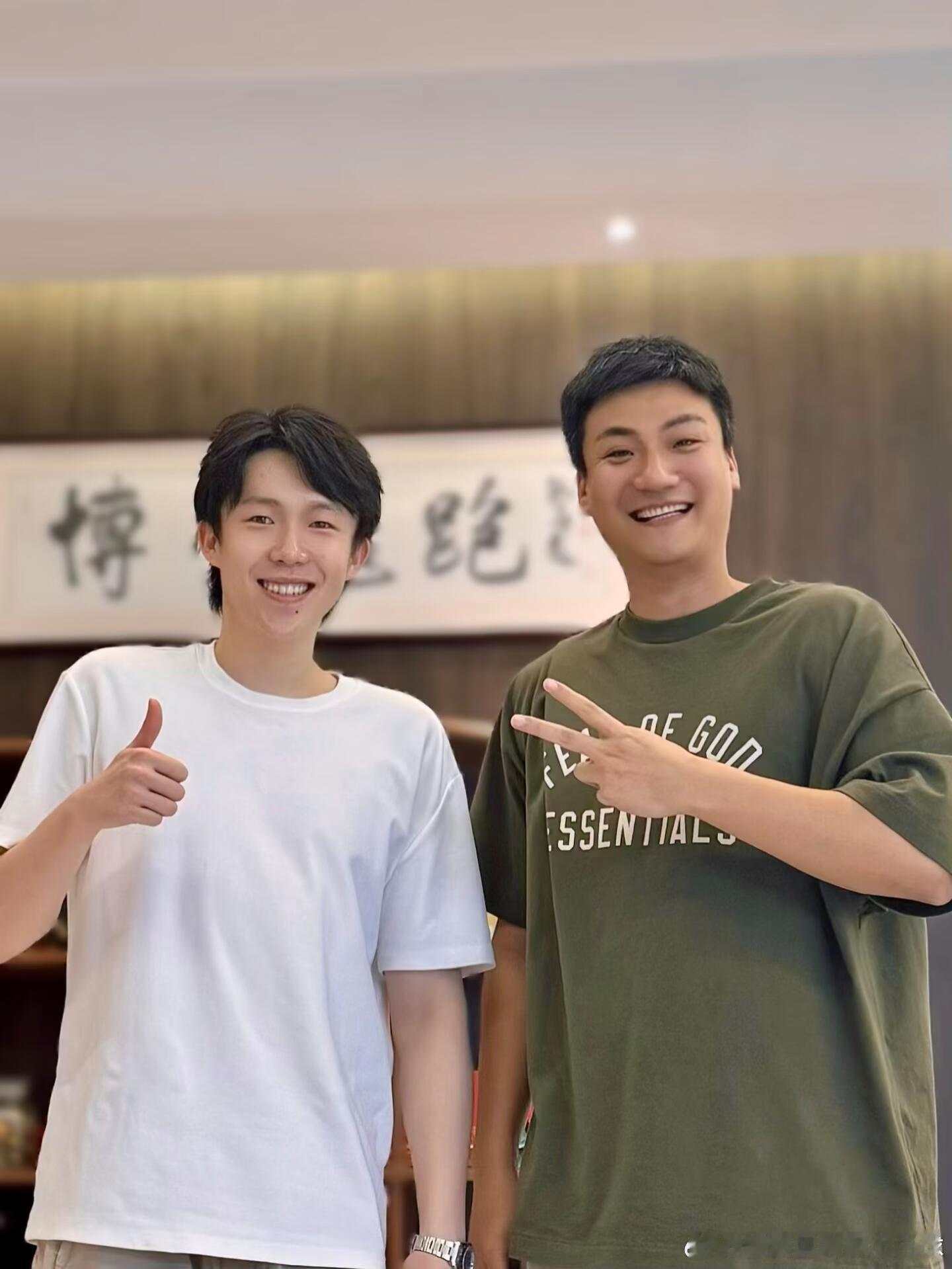 哥长的越来越像妈妈了[哈哈]王楚钦 ​​​