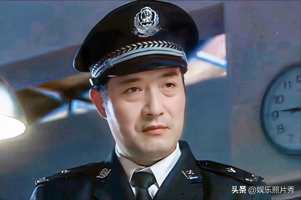 看着脸熟吗？都说他是“千面”老戏骨，内地“梁家辉”！

他出道40年，1987年