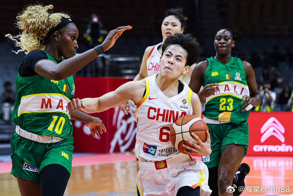 杨舒予进攻端全力输出 女篮新队长14+5+7不辱使命------北京时间3月11