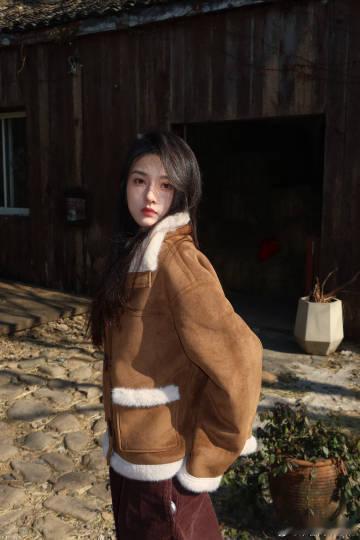 宋祖儿 平常都是恶心穿搭最近，网上有个观点特别火，说宋祖儿平常都是 “恶心穿搭”