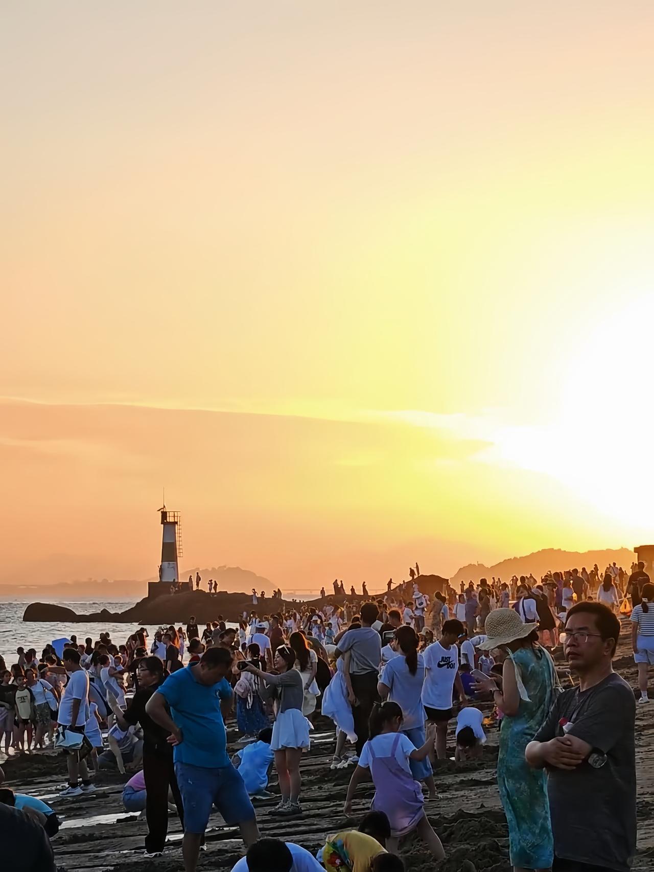 真心纳闷！昔日挤到寸步难行的顶流鼓浪屿，如今游客为何冷清了这么多？
 
时隔数年