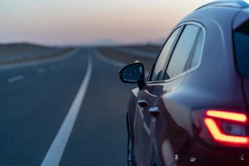 汽车代替马车的时候，马夫失业了，但因为工业文明做大了蛋糕，刺激了消费，带来更多地