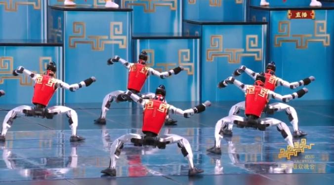 春晚的机器人，我们可以看清楚的看到，中国技术进步的速度。去年的机器人还是傻傻的，