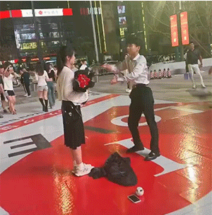 面对这样的不尴尬吗