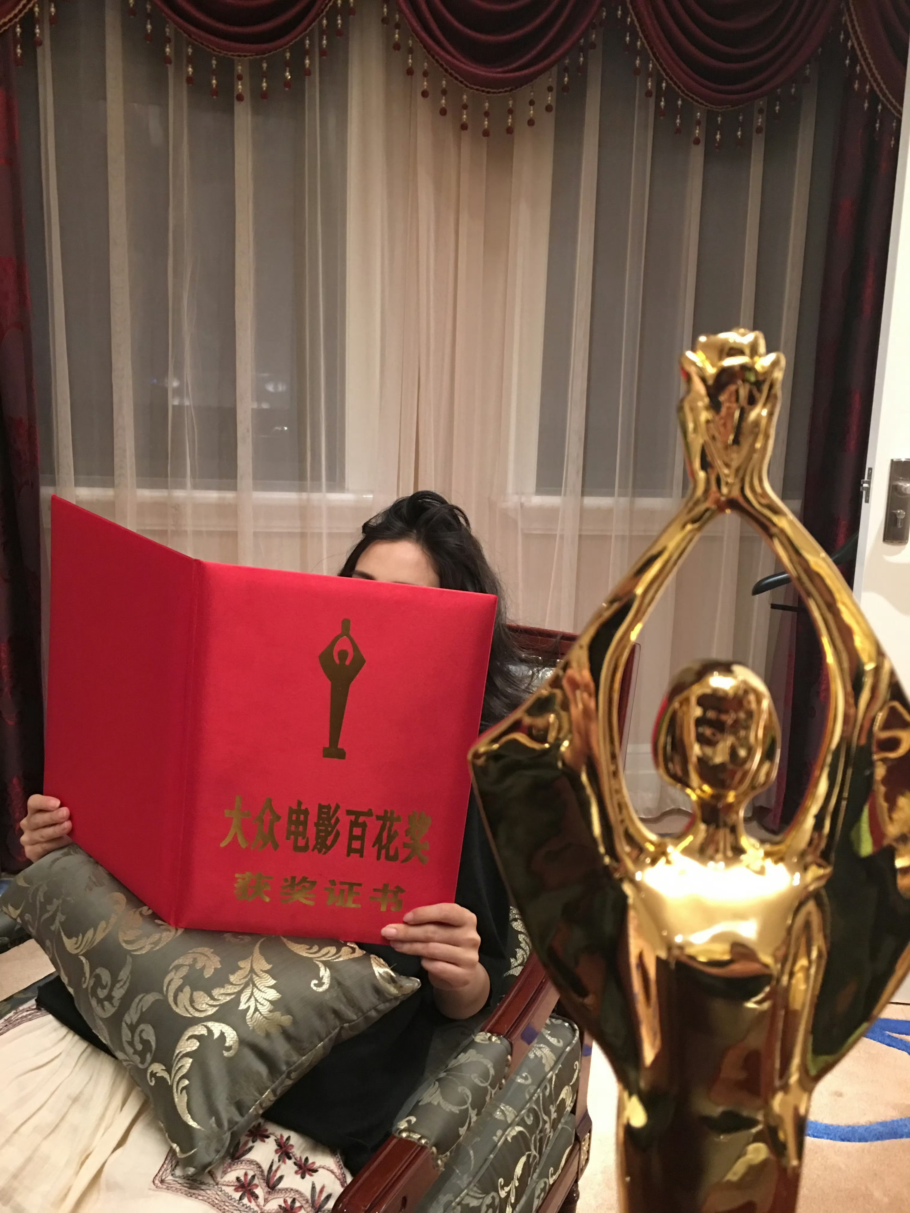 原来我们演员杨颖百花女配最终评委票选是57票当年现场直播没有完整播完票数，但是百