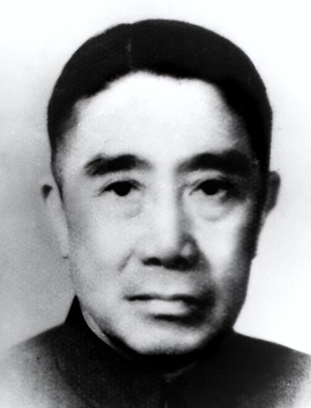 戴笠一辈子始终只坐稳军统副局长之位，军统名义上的首任正式正局长，正是贺耀祖。此人