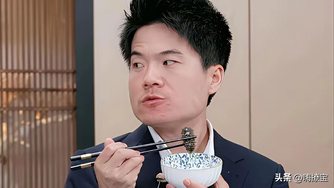 “海参不能即食”吃完两根才被工作人员提醒
靠文化吃饭的董事长，吃了没文化的亏？