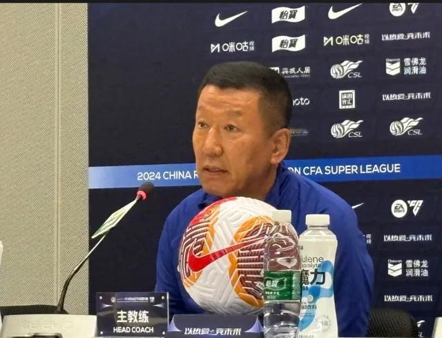 赛前发布会崔康熙：贾德松和刘洋因伤缺席和成都蓉城队比赛，徐正源表示球队关键还是做