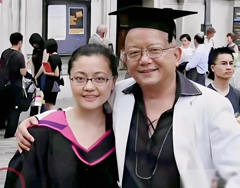 王刚花200万送女儿出国留学，没想到她却要嫁给老外，据报道，王刚一开始是反对的，