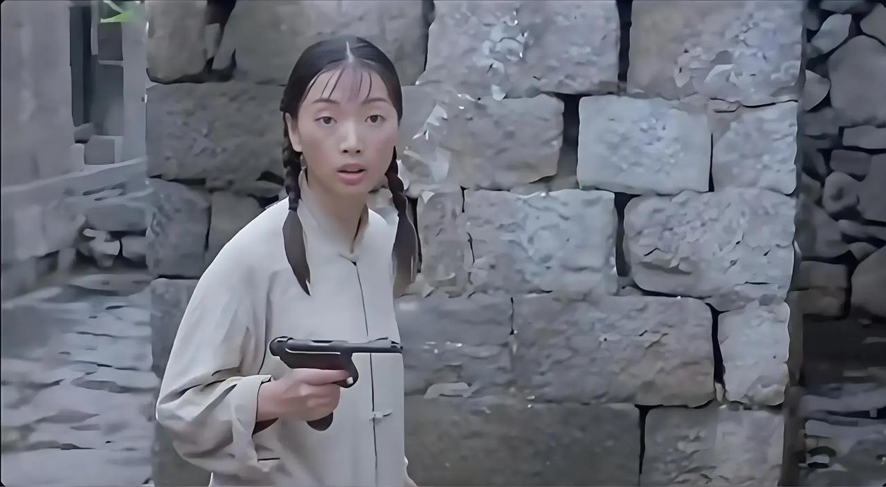 不懂就问，她拿的是什么枪？