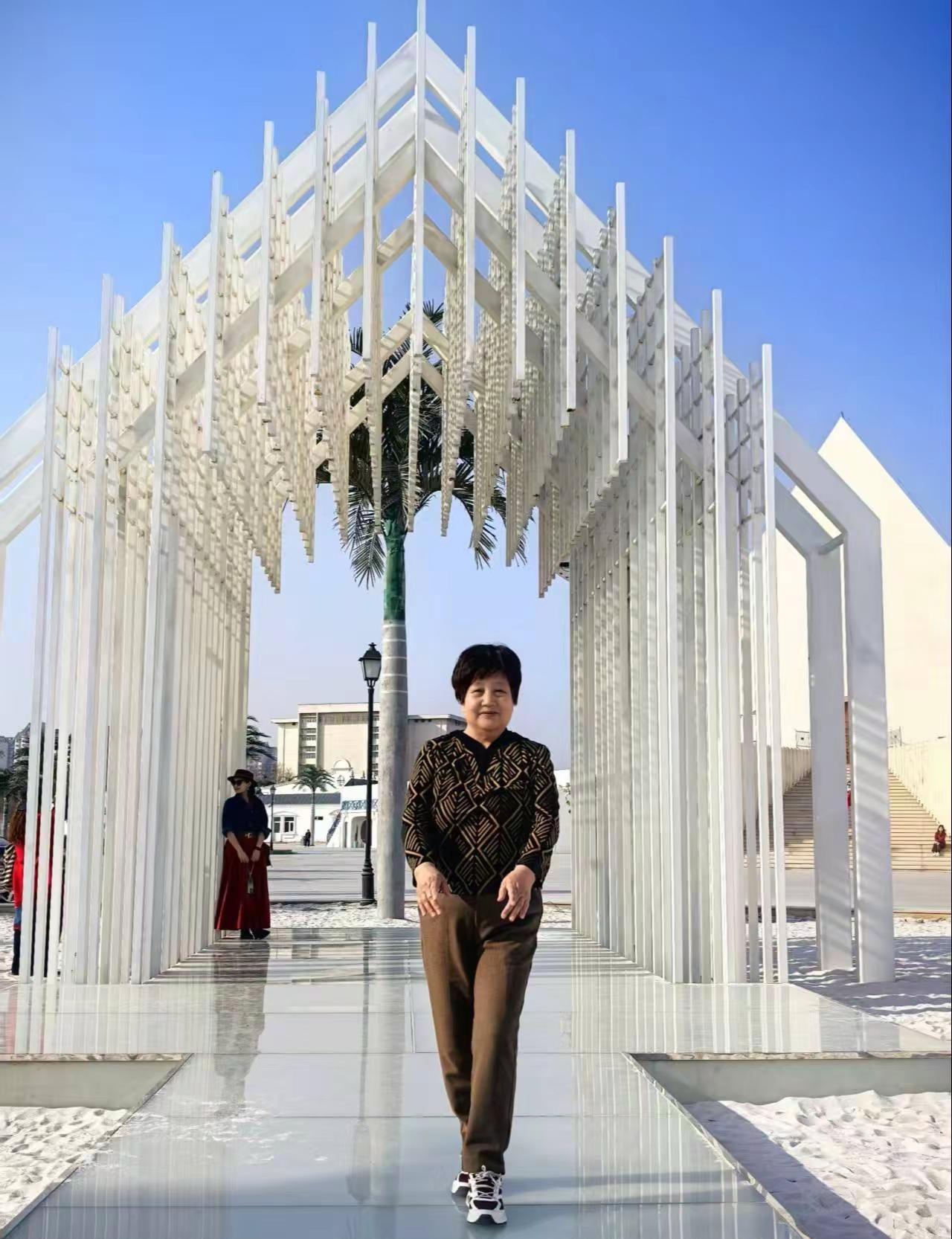 岁月静好。暖阳作伴，美景相随，在这个充满艺术感的角落，定格一份从容与惬意。