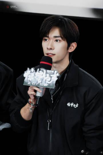 易烊千玺好正的一张脸《惊蛰无声》严迪警官自带肃然正气，易烊千玺用眼神传递信念，没