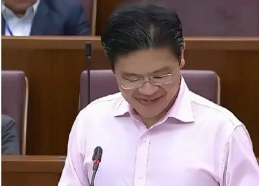 新加坡禁止网络批评印度，而且还打压华人的言论，这就是赤裸裸的双标啊！
其实新加坡