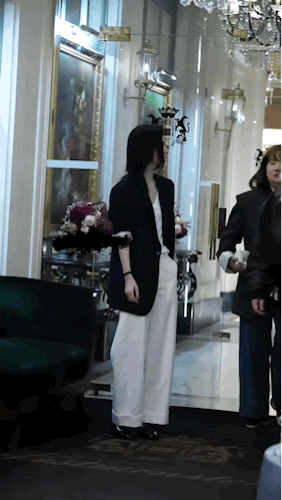 章若楠把平底鞋穿出了高跟鞋的气场！你认为哪种女孩最迷人章若楠写真照