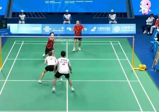 北京时间11月20日，全运会羽毛球混双决赛，迎来最后一舞的雅思组合，郑思维/黄雅