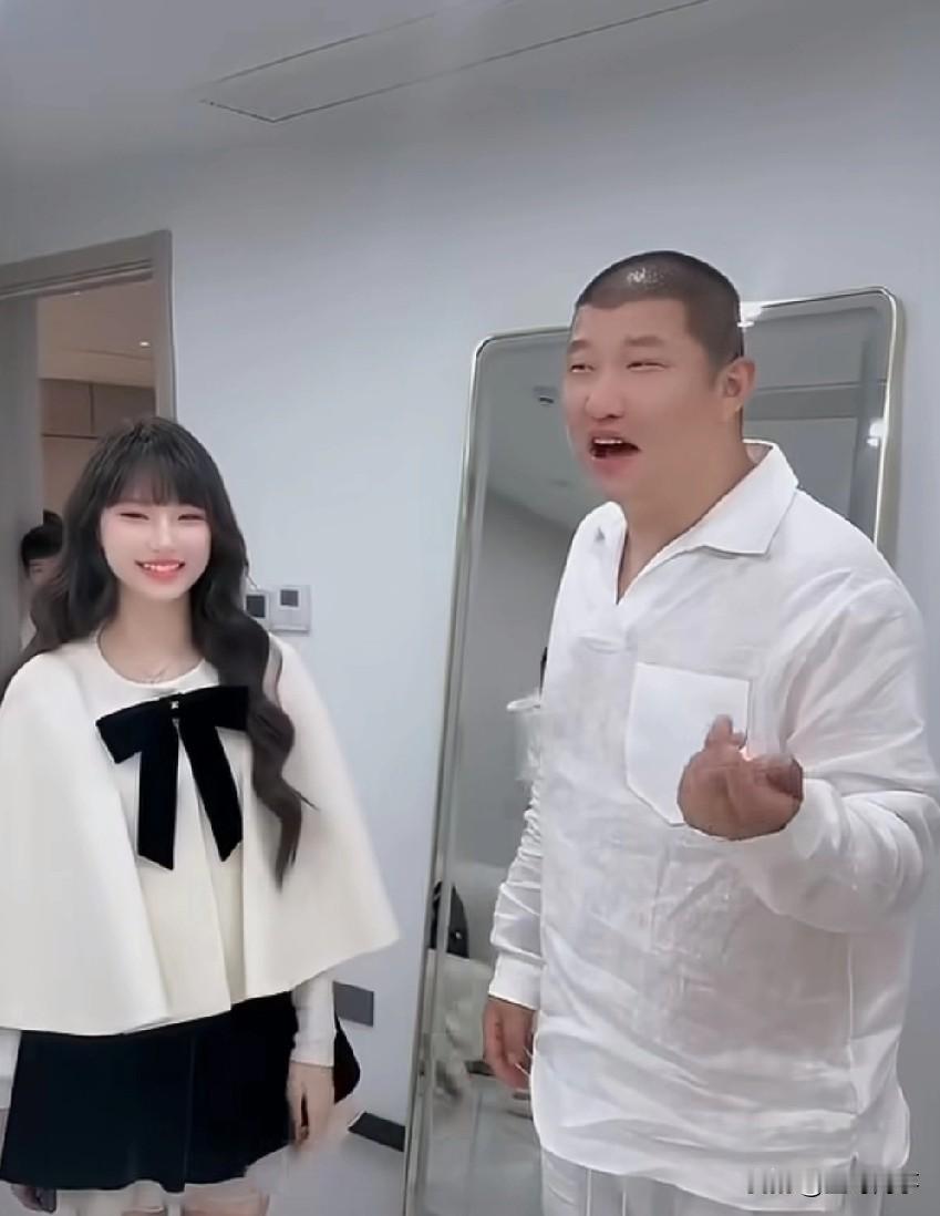 二驴女儿十二岁生日，二驴大开感慨：你看我长得这丑样，我姑娘和儿子长的多好看！平荣
